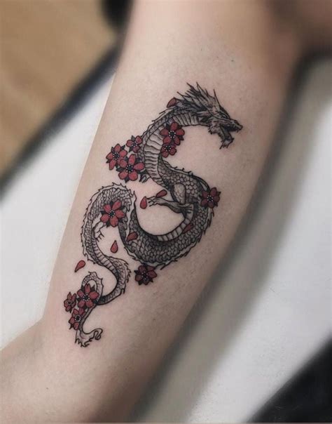 Tatuajes de dragones en la pierna